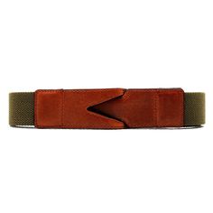 Cotton belt handmade in Spain by our artisans.  Made from vegetable-tanned leather, which will develop a beautiful patina as it ages and has a low environmental impact - unlike more common modern tanning processes. Can be personalised with initials. Color: Olive Green Size: S (90-95cm), M (100-105cm), L (110-115cm)* The belt is elastic, so it has a few centimeters of margin.  Designed for travel, the Branson belt is buckle-less so you can travel hassle-free through airport security checks. Craft Leather Accessories Handmade, Belt Design, Jute Bags, Perfect Gift For Him, Handcrafted Leather, Office Accessories, Perfect Gift For Her, Environmental Impact, Vegetable Tanned Leather