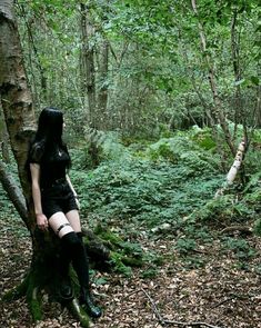 Beach Trends, Gothic Photography, Fairy Aesthetic, Punk Girl, 3 Friends, Senior Photoshoot, Grunge Girl, Goth Aesthetic, Dark Academia Aesthetic