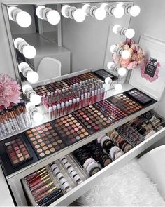 ONE ON ONE MAKEUP CLASS - Jasmine Nakea Koleksi Makeup, Rangement Makeup, Penyimpanan Makeup, Makeup Beauty Room, Makeup Vanities, Makeup Room Decor, Ikea Malm, Glam Room, Makeup Rooms