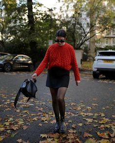 I Underestimated This Simple Item—8 Outfits That Prove It's a Wardrobe Staple Black Mini Skirt Outfit Winter, Leather Mini Skirt Outfit, Mini Skirt Outfit Winter, Black Skirt Outfit, Winter Mini Skirts, Black Mini Skirt Outfit, Skirt Outfit Fall, Black Skirt Outfits, Black Pleated Mini Skirt