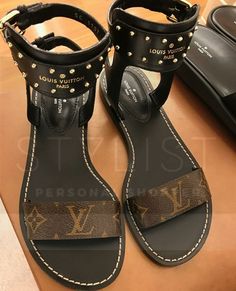 Louis Vuitton Lv Sandals, Louis Vuitton Shoes Heels, Sneaker Outfits, Designer High Heels, Louis Vuitton Sandals, Cute Sandals, Louis Vuitton Shoes, Hot Shoes, Crazy Shoes