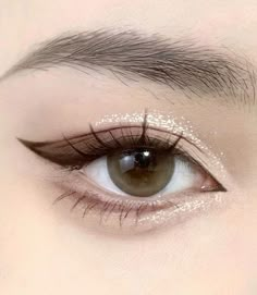 Eye Shadow Pencil, Koleksi Makeup, Maquillage Yeux Cut Crease, Soft Eye Makeup, Makeup Eye Shadow, Beginners Eye Makeup, Cute Eye Makeup, Doll Eye Makeup, Korean Eye Makeup