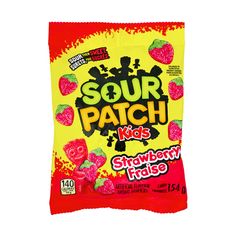 Sour Patch Kids Strawberry - 5.43oz Sour Patch Strawberries, Movie Candy, Pink Treats, Paper Squishy, Strawberry Candy, Strawberry Party, Soft Candy, Bday Gift, Chewy Candy