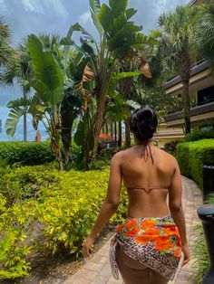 Vacay Pics Aesthetic, Vacation Black Women, Vacay Pictures, Vacay Mood, Girl Vacation, Seductive Photos, Vacation Pics, Vacation Mood, Summer Vacation Outfits