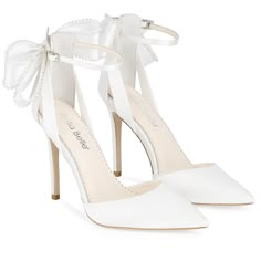 These pearl bow heels are unassuming in front but stand out in the back, where hand-sewn pearls outline the edges of these ankle strap ivory bow wedding shoes. Bow Wedding Shoes, Bella Belle Shoes, Belle Shoes, Pearl Heels, Pearl Wedding Shoes, Bow Wedding, Ivory Wedding Shoes, Wedding Shoes Bride, Pearl Bow