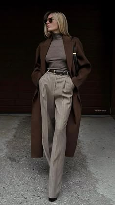 Female Lawyer Fashion, Lawyer Fashion, Looks Street Style, Stylish Work Outfits, Trendy Fall Outfits, Brown Coat, Coat Outfits, Looks Chic