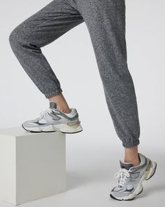 A boyfriend jogger made with our super soft brushed jersey DreamKnit™ designed with two side pockets, a midrise elastic waist, and a just-baggy-enough fit to be fabulous. Great for lounging like you mean it. | Vuori Boyfriend Jogger Pants | Heather Grey | XS Vuori makes premium performance apparel inspired by the active Coastal California lifestyle; an integration of fitness, surf, sport, and art. Breaking down the boundaries of traditional activewear, we are a new perspective on performance app Water Yoga, Boyfriend Sweatpants, Coastal California, California Lifestyle, A Boyfriend, Mean It, Performance Outfit, New Perspective, Skirt Leggings