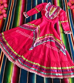 "Hot pink Mexican Jalisco dress, pink adelita dress, escaramuza Jalisco ribbon dress, ballet folklorico outfit, mexican dancer dress, fiesta Mexican Jalisco Dress - The most typical Jalisco dress is the one used by folkloric dancers, and also in Mexico's national sport: La Charreria. This dress has variations and is also called Adelita dress, soldadera dress, ranchera dress or escaramuza dress. The version used by folkloric dancers is called Jalisco ribbon dress. The evolution of the Jalisco Mex Charro Days, Escaramuza Dresses, Jalisco Dress, Mexican Skirts, Ballet Folklorico, Dancer Dress, Fiesta Tropical, Spanish Woman, Mexican Dress