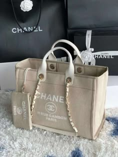 CNL2 ENT 600 Most of the bags comes with Complete Box; A+ Excellent Quality; Contact us if you've any questions in your mind. Tote Bag Chanel, Tote Chanel, Elegant Signature, Chanel Tote Bag, Tas Bahu, Chanel Tote, Dream Bags, Girly Bags, Luxury Purses