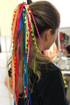 Holi Hairstyles, Yarn In Hair, Cinco De Mayo Hair, Diy Hair Wig, Soccer Hair, Hair Styels