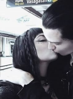 a man and woman kissing in front of a subway station sign with the words vasabatro on it