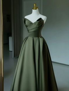 Green Silk Princess Dress, Dark Green Dress For Wedding Guest, Formal Dress Pictures, Green Long Prom Dress, Prom Dress Green, Black Lace Formal Dress, Black Lace Evening Dress, Red Lace Prom Dress, Prom Dress Pictures