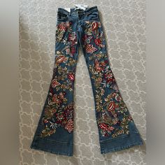 Vintage Wash Gloria Tapestry Size 25 Never Worn Rare Find Wide Leg Denim Flare Jeans With Floral Embroidery, Denim Pants With Floral Embroidery In Denim Blue, Denim Blue Pants With Floral Embroidery, Floral Embroidery Denim Pants In Blue, Embroidered Wide Leg Denim Flare Jeans, Embroidered Wide Leg Denim Bottoms, Embroidered Denim Wide-leg Bottoms, Embroidered Wide-leg Denim Bottoms, Embroidered Wide Leg Denim Blue Jeans