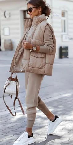 Comfy Travel Outfit, Sport Chic, Casual Winter Outfits, Autumn Outfit, Fall Winter Fashion, Winter Fashion Outfits, Fashion Mode