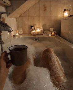 Sleepy Vibes, Spa Aesthetics, Candle Aesthetics, Aesthetic Bath, Water Candle, 2022 Vision Board, Bath Candles, Relaxing Bath