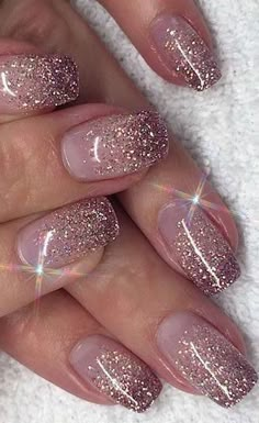 Glitter Fade Nails Ombre, Mother Of The Groom Nails Designs, Nails On Black Skin, Rose Gold Nails Glitter, Nails Round, Natural Nail Art, Nails Brown, Gold Glitter Nails