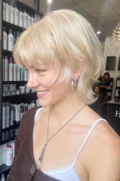 Haircut For A Round Face, Short Hairstyles For Round Faces, Texture Layers, The Best Haircut, Edgy Haircuts, Fall Hair Cuts, Really Short Hair, Haircut Inspo, Hair Inspiration Short