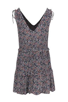 Looking for that perfect dress to transition from the fall into the summer months? This Rails mini dress is just what you are looking for! The frilly, floral print dress features tiered ruffles and tie-up shoulder straps that make this dress adjustable for your comfort. Though it is lightweight, it can easily transition into the fall months when layered over a T-shirt or turtleneck top. Slip this on for your weekend activities and look great! Size XS Shell: 70% Rayon, 30% Viscose Lining: 100% Po Casual Floral Print Mini Dress, V-neck Floral Print Sundress For Daywear, Patterned Dress With Ruffle Hem For Spring, Casual Floral Print Dress For Daywear, Patterned Spring Dresses With Ruffle Hem, Spring Patterned Dresses With Ruffle Hem, Mini Floral Dress With Ruffles For Daywear, Floral Mini Dress With Ruffles For Daywear, Spring Ditsy Floral Print Patterned Dress