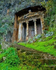 an old building with steps leading up to it and the words, the tomb of annutas, built in 350 bc's city of fethie