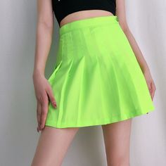 Casual Church Outfits Summer, Summer Bar Outfits, Summer Nyc Outfits, Holographic Skirt, Lime Green Outfits, Halloween Costume Ideas 2023, Hogwarts Style, Dinner Outfits Summer, Costume Ideas 2023