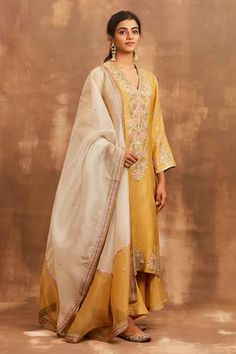 Yellow kurta with floral embroidered motifs and flared sleeves. Paired with embroidered palazzo and organza dupatta. Plain Suits, Yellow Kurta, Kurta Set For Women, White Kurta, Gota Work, Embroidered Clutch, Palazzo Set, Punjabi Suit, Indian Suits