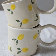 tasse, tassen bemalen, ceramic mug designs, handmade mug, unqiue christmas gifts, christmas gift, keramik tassen bemalen, pottery painting mug, ceramics, ceramic mug, cute mug, unique mug, lemon mug, lemon motif tasse, italy aesthetics Pottery Mug Aesthetic, Pottery Painting Ideas Lemons, Lemon Pottery Painting, Pottery Painting Ideas Mugs, Lemon Pottery, Diy Painted Mugs, Pottery Painting Mug, Ceramic Mug Designs, Handmade Ceramic Mugs