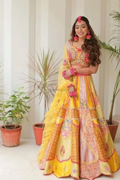 Presenting you latest yellow Lehengas. From light yellow bridal lehengas to pastel yellow bridal lehengas, we have got variety of lehengas #weddingbazaar#indianwedding #yellowlehenga #yellowlehengaforhaldi #yellowlehengaforhaldifunction #yellowlehengamustard #yellowlehengacolorcombos #yellowlehengabridal #yellowlehengasimple #yellowlehengalemon #yellowlehengadesigns #yellowlehengapastel #yellowlehengasabyasachi #yellowlehengalight #yellowlehengafloral #yellowlehengalime #yellowlehengaplain Haldi Function Outfit, Haldi Ceremony Outfit For Bride Unique, Unique Haldi Outfits, Haldi Pic, Haldi Ceremony Outfit For Bride, Haldi Rasam, Haldi Looks, Haldi Dresses, Function Outfit