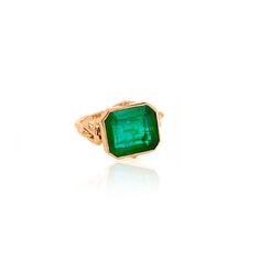 Glamorously bold and unabashedly seductive. These showstopper rings feature glorious bezel set high quality emeralds, embraced by fine golden ropes. •Available in 18ct yellow, white & rose gold •Ethically sourced natural Zambian Emerald •Ethically sourced gold Every OHLIGUER jewel is custom made to order and requires six to eight weeks production time. Please contact our customer service team care@ohliguer.com after purchase to discuss your size and track the production of your piece. Luxury Gold Emerald Ring For May Birthstone, Luxury Gold Solitaire Emerald Ring, Luxury Emerald Ring In Yellow Gold, Luxury Emerald Ring For May Birthstone, Luxury Green Rings With Bezel Setting, Luxury Yellow Gold Emerald Solitaire Ring, Luxury Green Ring With Bezel Setting, Luxury Solitaire Emerald Ring In Yellow Gold, Luxury Solitaire Jewelry For May Birthstone