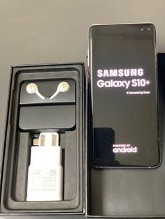 the samsung galaxy s10 + is in its original box and it's already opened