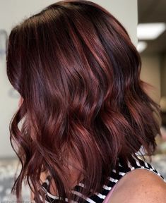 Shade Hairstyle, Winter Hair Color For Brunettes, Auburn Hair Colors, Hair Color For Brunettes Short, Maroon Hairstyles, Auburn Hair Color, Hair Color Guide, Woman Hairstyles, Blond Balayage