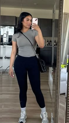 Adrette Outfits, Modele Fitness, Errands Outfit, Gym Crush, Look Legging, Cute Workout Outfits, Fitness Wear Outfits, Cute Gym Outfits