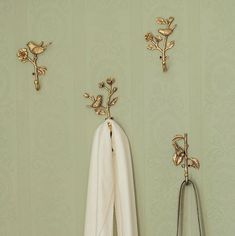 Enhance your home decor with our Ornate Vintage Bird Wall Hook, where beauty meets functionality. Available in four distinct styles, these charming wall hooks feature intricate bird designs that infuse any space with vintage charm. Crafted with meticulous detail, each hook provides a sturdy solution for hanging coats, bags, and more. Create a coordinated look in your hallway by opting for a set of four, combining style with organisation. Why You'll Love It: Charming Bird Designs: Available in four unique styles, each hook adds a touch of vintage elegance. Durable and Functional: Supports up to 2-3kg, making it perfect for everyday use. Versatile Decor: Ideal for enhancing the look of your hallway, bedroom, or entryway. Elegantly Crafted: Designed to add sophistication to any space. Transfo Decorative Wall Hooks, Hallway Wall Decor, French Walls, Shabby Chic Vintage, Decorative Hooks, Gold Wall, French Farmhouse, Gold Walls, Chic Home Decor