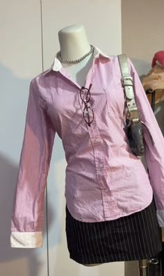 Pink Dress Shirt Women Outfit, Pink Office Siren Aesthetic, Pastel Office Outfit, Pink Office Siren, How To Style A Pink Shirt, Pink Corporate Outfit, 2000s Office Fashion, Shirt Woman Outfit, Pink Office Outfit