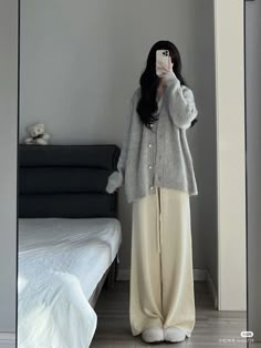 Douyin Comfy Outfit, Korean Casual Home Outfit, Modest Comfy Outfits, Cute Clothes Korean, Bed Rooms Ideas Master, Comfy Korean Outfits, Bed Rooms Ideas, Chinese Douyin, Korean Fashion Grunge