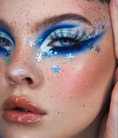 Jack Frost Makeup, Holiday Eye Makeup, Frozen Makeup, Best Ugly Christmas Sweaters, Wonderland Makeup, Xmas Makeup, Christmas Eye Makeup, Christmas Makeup Look