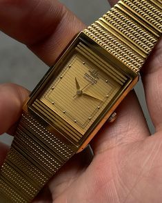 ✨ VINTAGE SEIKO TANK GOLD TONE QUARTZ WATCH / BASE METAL + STAINLESS STEEL / V701-5K60 / 126716 / JAPAN • SIZE : 23x30mm • COND : 90% • More details at Artizenstore.com ( Link in bio ) #vintagewatch #seikovintage #tankwatch Seiko Tank Watch, Seiko Gold, Oc Fashion, Timeless Watches