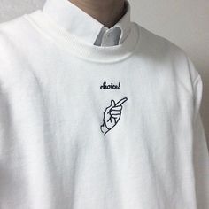 Oversized Tshirt Outfit, Tiny Embroidery, Estilo Swag, Embroidery Shirt, Shirt Design Inspiration, Shirt Embroidery, Mode Inspiration, Fashion Details, Look Fashion