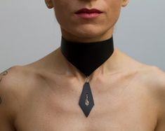 Leather necklace with stone/wire design. Chic Leather Jewelry For Party, Chic Leather Jewelry For Evening, Leather Necklace For Gifting, Minimalist Adjustable Jewelry For Evening, Adjustable Minimalist Jewelry For Evening, Minimalist Evening Jewelry With Adjustable Fit, Modern Evening Choker Jewelry, Elegant Teardrop Leather Jewelry, Elegant Black Leather Necklaces