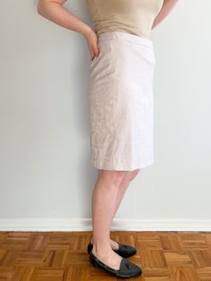 Size: 4 28" waist 34" hips 19.5" length Material: Outer - 52% Polyester, 45% Cotton, 3% Spandex Material: Lining - 95% Polyester, 5% Spandex Care: Machine Wash Cold, Hang to Dry Condition: Like New (Condition Guide) retail $90 Product from Canada ♥ Sustainable + Ethical Blush Cream, High Waisted Pencil Skirt, Size Guide, Pencil Skirt, White Dress, Blush, Size 4, Pencil, Like New