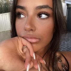 Kylie Jenner Snap, Tan Brunette, Beach Glam, Brunette Makeup, Chanel Makeup, Beauty Goals, Stockholm Style, Glowy Makeup, Brunette Girl