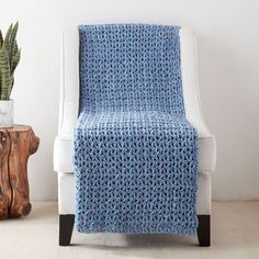 an easy crochet blanket is shown with the text, free pattern