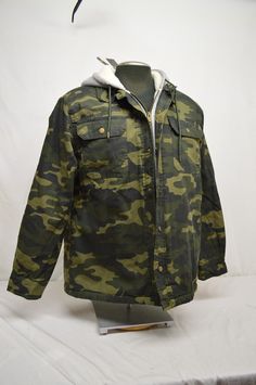 BRAND NEW WITH TAGS LEE SHERPA LINED  HOODED CAMO JACKET. MEN'S SIZE MEDIUM SHIPS FAST AND FREED WITH USPS PRIORITY MAIL!!!! Shell: 100% Cotton Lining: 100% Polyester Jacket Lining, Workwear Jacket, Camo Jacket, Print Jacket, Sherpa Lined, Green Camo, Camo Print, Priority Mail, Vest Jacket