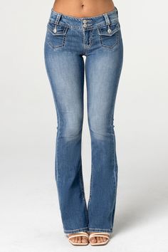 Shop The Hottest Bootcut Jeans: Heavenly Jenny Bootcut Jeans 2000s Fashion Outfits, Cute Jeans, Jeans For Women, Cute Everyday Outfits, Really Cute Outfits, Cute Simple Outfits, Lookbook Outfits, Dream Clothes, Cute Casual Outfits