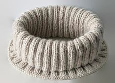 a knitted dog bed with the word pattern written below it and an image of two dogs