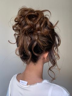 curly hair
curly
wavy
bun
messy hair
messy bun
messy bridal style Messy Fancy Bun, Formal High Updo, Fancy Buns Hairstyles, Hairstyles Up Do, Fancy Messy Bun, Fancy Bun Hairstyles, Curled Bun, Fancy Bun, Wavy Updo