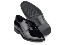 The CALTO Y7401 is an iconic classic patent leather dress shoe that is the perfect addition to your formal footwear collection. These Oxfords are the epitome of sophistication, featuring a sleek patent leather exterior that exudes elegance and refinement. But that's not all - it also comes with a discreet height increase that will give you the extra boost of confidence you need for any black tie or wedding event. With this added height, you'll be able to stand tall and command attention, leaving Formal Patent Leather Oxfords With Branded Insole, Glossy Business Dress Shoes With Round Toe, Sleek Patent Leather Dress Shoes For Business, Modern Patent Leather Dress Shoes For Semi-formal Occasions, Sleek Patent Leather Oxfords With Round Toe, Classic Plain Toe Oxfords With Glossy Finish, Black Glossy Finish Dress Shoes With Plain Toe, Classic Plain Toe Glossy Oxfords, Black Glossy Oxfords With Round Toe