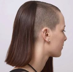 Skullet Hair, Style Mullet, Undercut Mohawk, Tattoo Artistic, Short Cuts For Women, Shaved Head Designs, Skinhead Reggae, Extreme Hairstyles, Undercut Long Hair