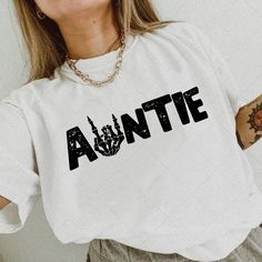 Cricut Projects Clothes Iron On Vinyl, Women Vinyl Shirt Ideas, Cute Shirts Made With Cricut, Tshirt Vinyl Design, Crichton Shirt Ideas, Cute Shirt Ideas Vinyl, Designs To Put On Shirts, Cute Shirt Designs Vinyl, Tshirt Ideas Design Vinyls