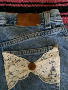 Lace Jeans, Patchwork Clothes, Upcycle Clothes Diy, Diy Sewing Clothes, Denim And Lace, Lace Bows, Clothes Crafts, Upcycle Clothes, Sewing Clothes