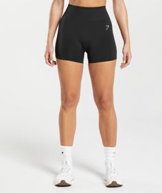 GÖNN DIR DAS GEWISSE EXTRA 
Diese Kollektion verleiht deinem Style (und dir) garantiert das gewisse Extra. Hinweis: Unsere Everyday Shorts sind so krass bequem, weil sie aus ultraleichtem Seamless-Material hergestellt werden, das bei Dehnung nicht komplett blickdicht ist. Die shorts sind nicht zum Trainieren geeignet. • Bequeme hohe Taille
• Seamless-Design 
GRÖSSE & PASSFORM
• 13 cm Innenbeinlänge (basierend auf Größe M)
• Das Model ist 1.72 m groß und trägt Größe XS 
MATERIAL & PFLEGE
• 88 % Nylon, 12 % Elastan

 Artikelnummer: B6A8M-BB2J Athletic Dresses, Seamless Shorts, Light Exercise, Heavy Lifting, Spandex Shorts, Cycling Shorts, Gym Shorts, Seamless Leggings, Lacrosse